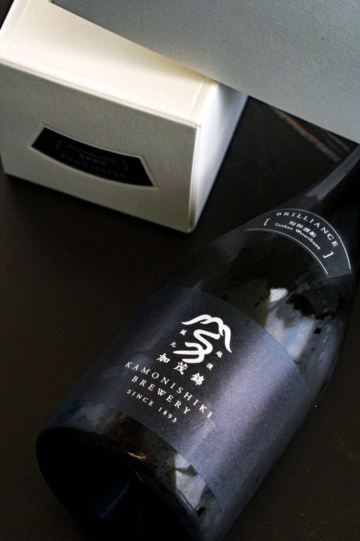 加茂錦 BRILLIANCE 短稈渡船 純米大吟釀 - 呷.Sippin 日本清酒專門店
