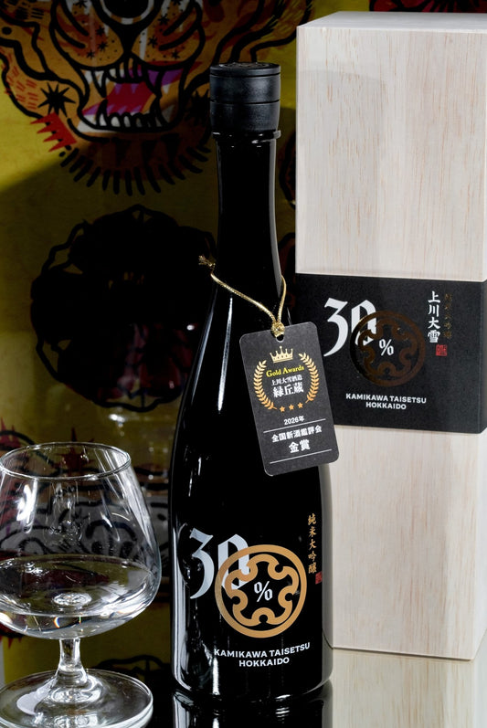 上川大雪 鑑評會金賞受賞酒 純米大吟釀 禮盒裝 - 呷.Sippin 日本清酒專門店