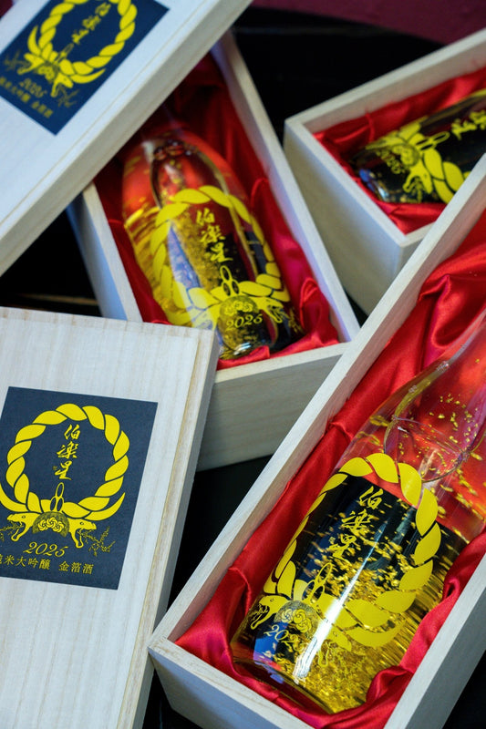 伯樂星 純米大吟釀 蛇年干支 金箔酒 2025 - 呷．Sippin 日本清酒專門店