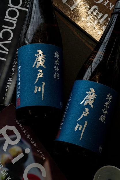 廣戶川 純米吟釀 Blue Label - 呷．Sippin 日本清酒專門店