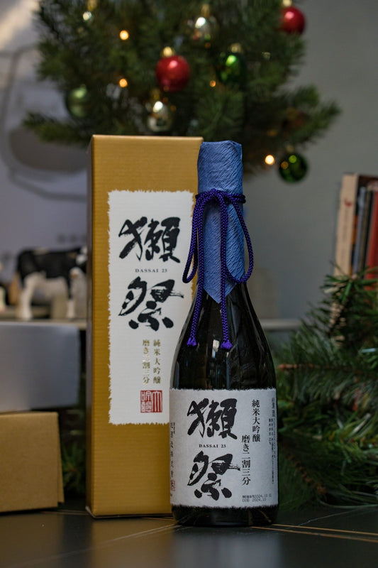 獺祭 純米大吟釀 磨き 二割三分 紙盒 - 呷．Sippin 日本清酒專門店