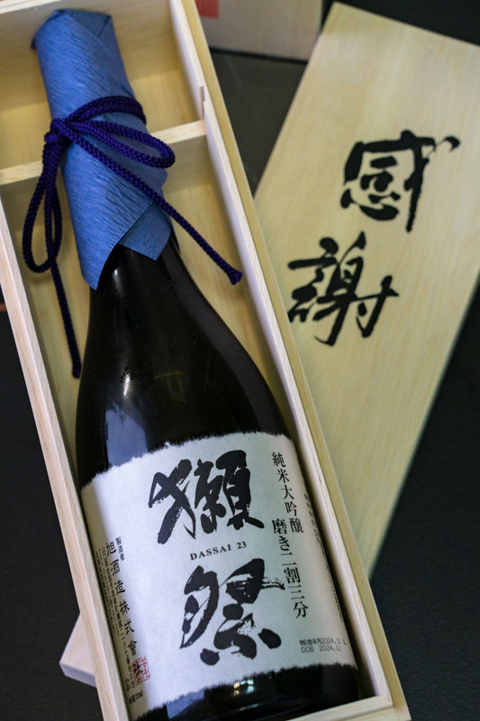 獺祭 純米大吟釀 磨き 二割三分 感謝木盒 - 呷．Sippin 日本清酒專門店