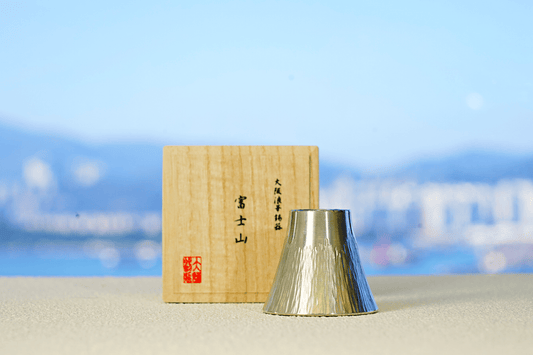 [大阪浪華錫器] 日本酒杯 富士山 白色 - 呷．Sippin 日本清酒專門店